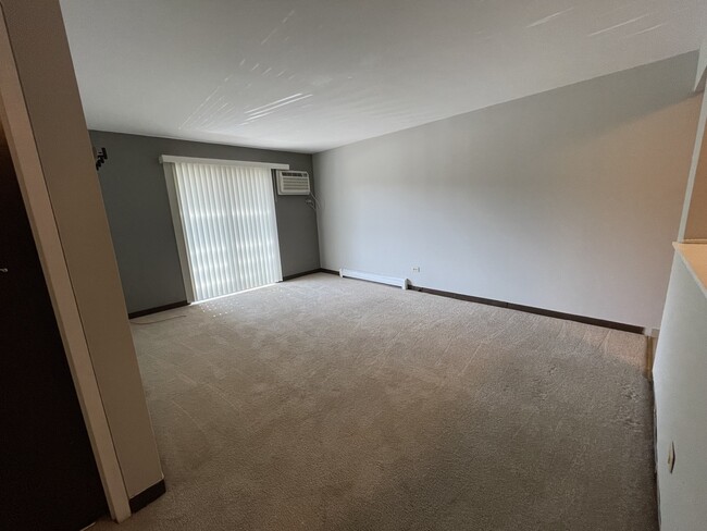Building Photo - 712 W Huntington Commons Rd
