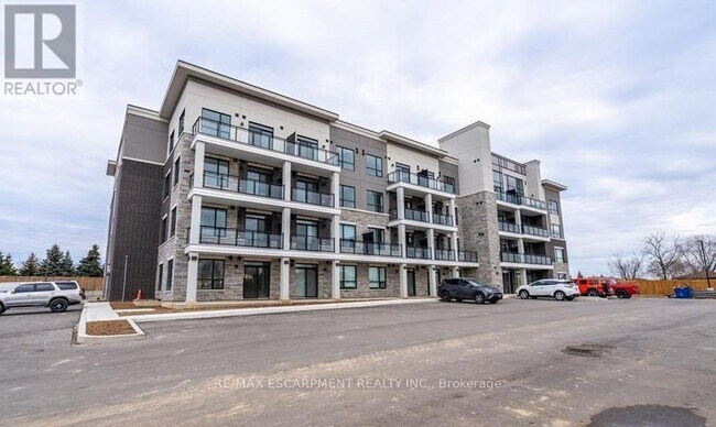 Building Photo - 120-120 Springvalley Crescent