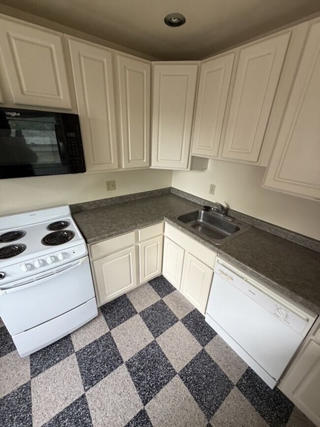 Foto del edificio - 1135 E Gorham St