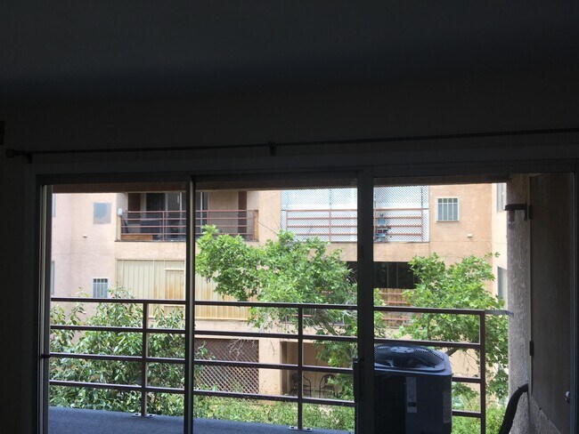 Foto del edificio - 2601 W Broadway Blvd