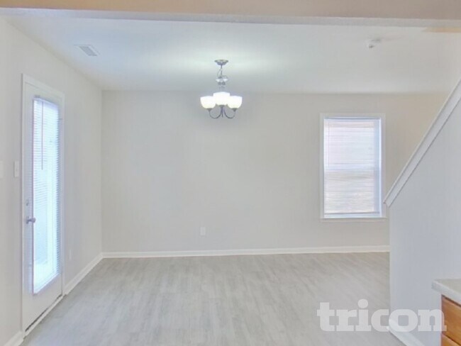 Foto del edificio - 927 Littleton Dr