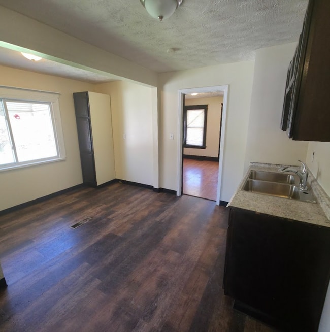 Building Photo - 14409 Elm St