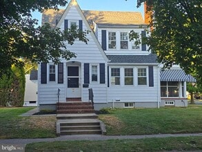 Building Photo - 130 Crescent Ave