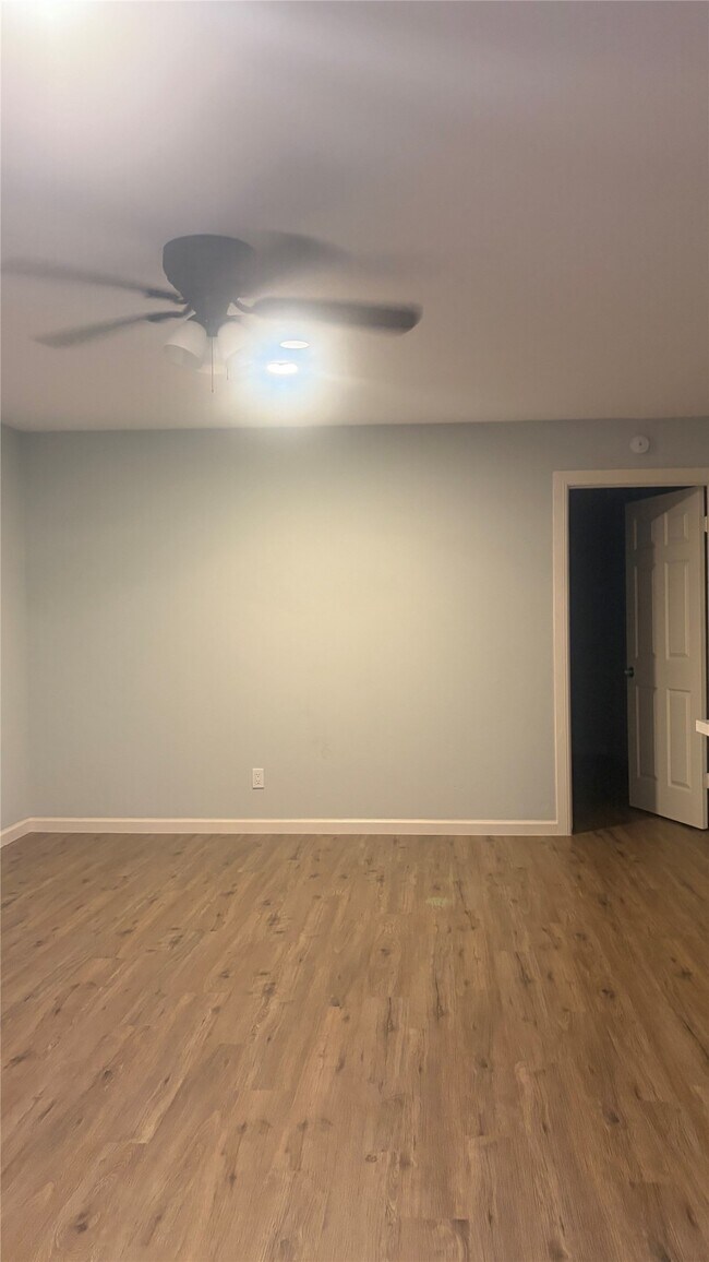 Foto del edificio - 4624 Bell St