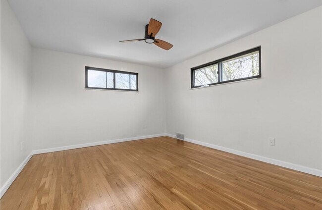 Foto del edificio - 548B Firethorne Dr