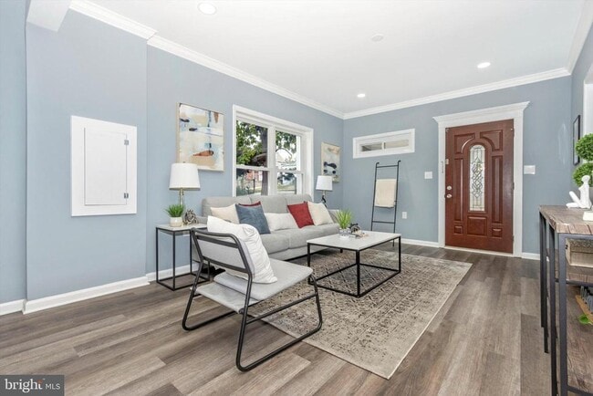 Building Photo - 404 Cedarleaf Ave