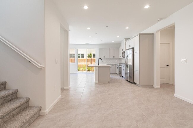Building Photo - New Tesoro Viejo home with 3 bedrooms, 3 baths with solar included