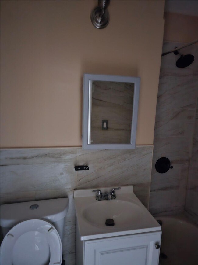 Foto del edificio - 111-22 Springfield Blvd