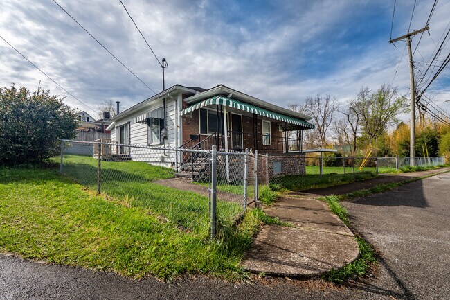 Foto del edificio - 224 N Vance Dr
