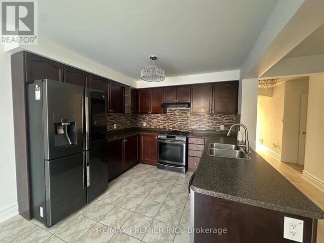 Building Photo - 240 Armstrong Cres