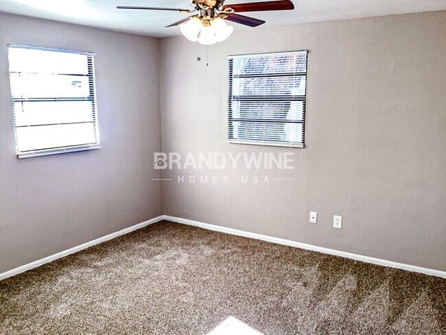 Building Photo - Lovely 4BR!!