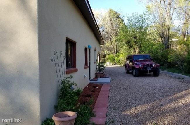 Building Photo - 3 br, 2.5 bath House - 04A Arroyo Griego