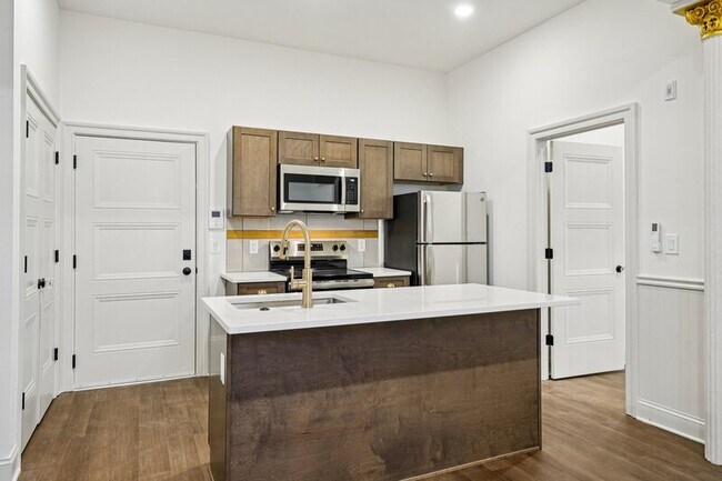 Building Photo - 401 Martin St