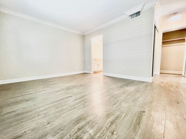 Foto del edificio - 15323 Weddington St