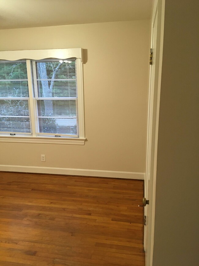 Building Photo - 11 Beech Hills Dr