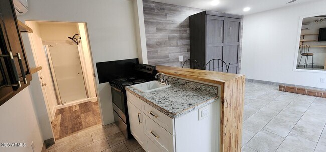 Building Photo - 350 Los Altos Dr