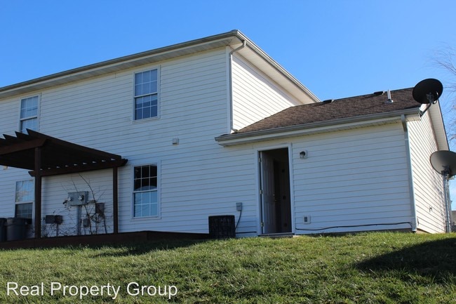 Building Photo - 1636-1638-1638 High Quest Cir