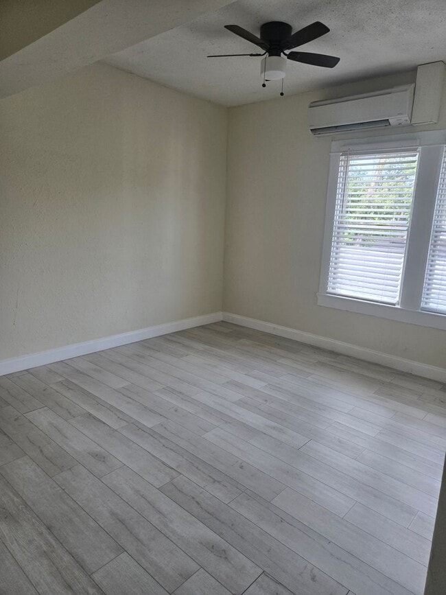 Building Photo - CHARMING 2 BEDROOM 1 BATH APARTMENT HOME - $500 OFF FIRST MONTH RENT!