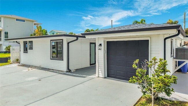 Building Photo - 2472 Tradewinds Dr