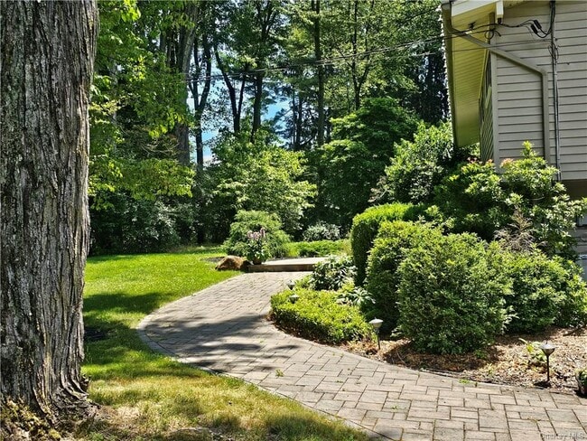 Building Photo - 3 Sandstone Trail