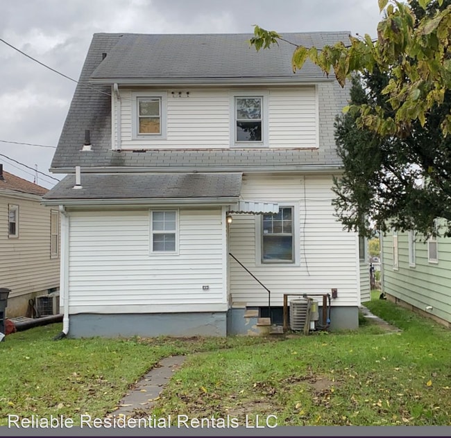 Building Photo - 2 br, 1.5 bath House - 703 North D Street,