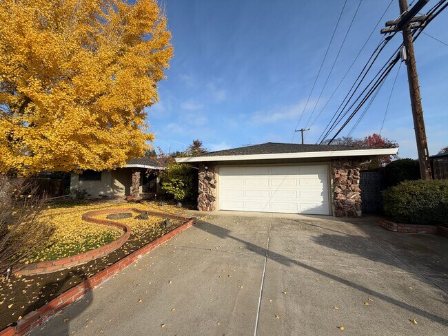 Building Photo - 3 Bedroom | 2 Bathroom | Single-Family Home in Sacramento
