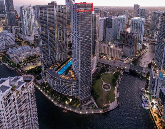 Foto del edificio - 465 Brickell Ave