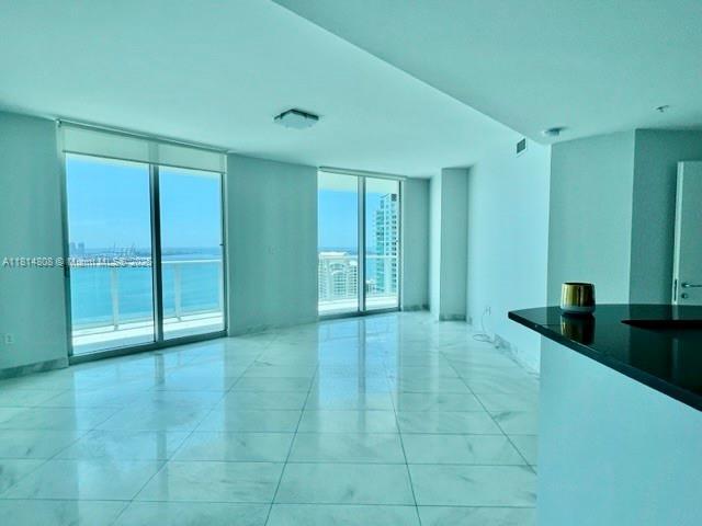 Foto del edificio - 300 S Biscayne Blvd