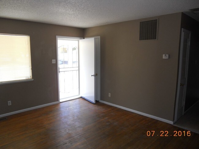 Building Photo - 3360 Delna Dr