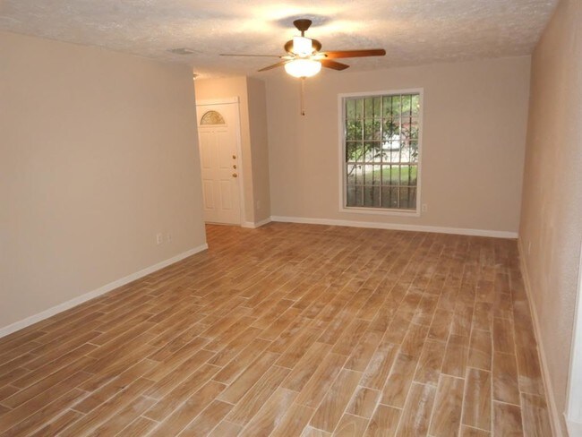 Foto del edificio - 3322 Knotty Oaks Trail