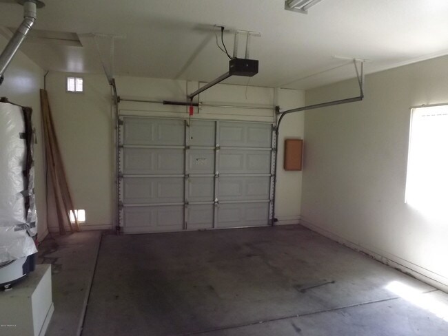 Building Photo - 9150 E Lakeshore Dr
