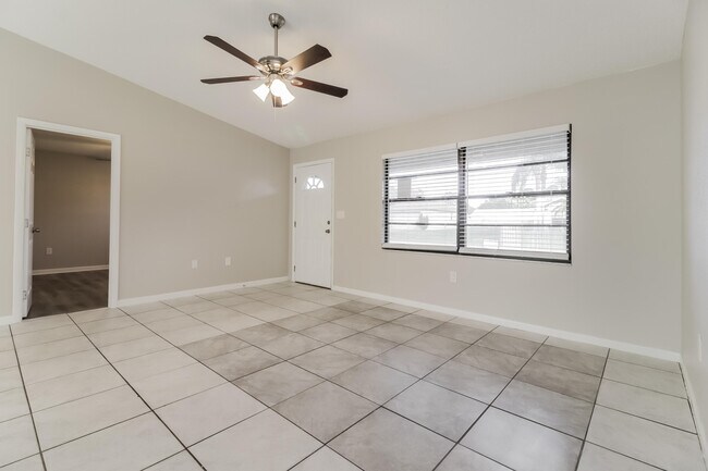 Foto del edificio - 6210 Alderwood Ave