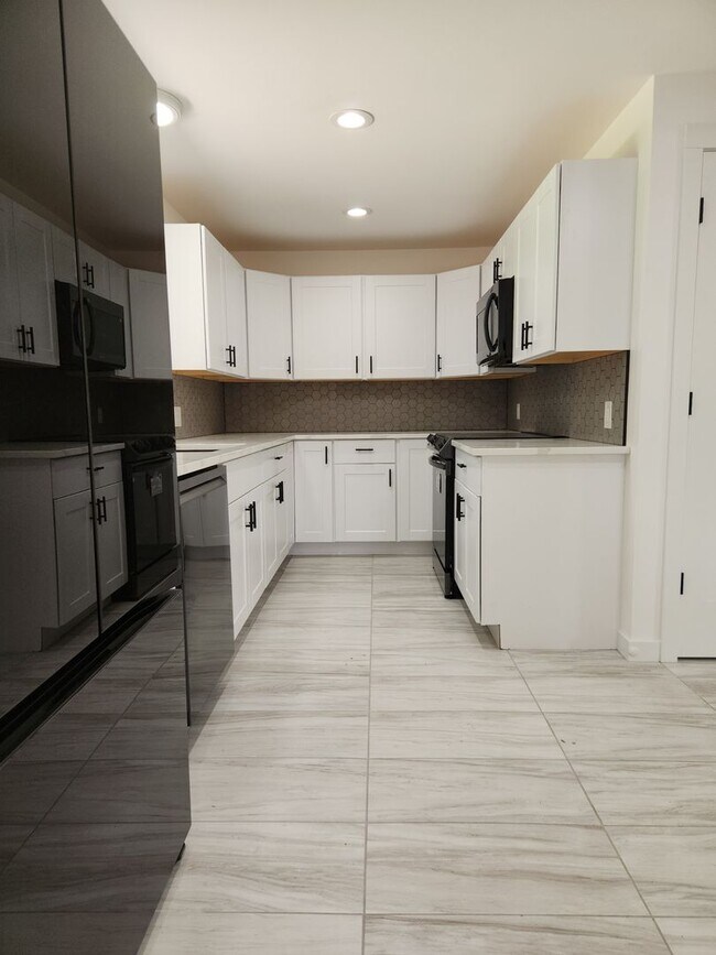 Foto del edificio - Completely renovated Ranch Style home in E...