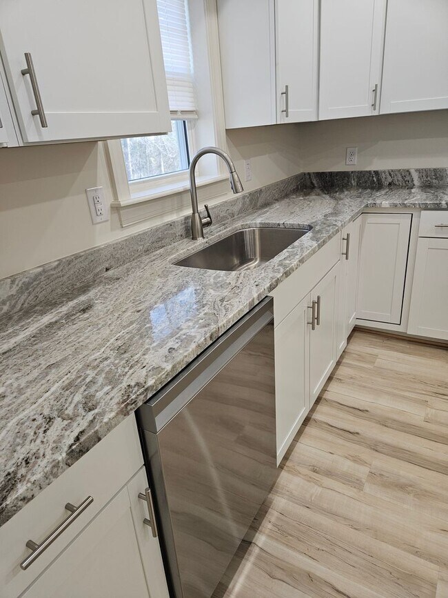 Foto del edificio - Like Brand New 3 Bedroom 2 Bath Home in Sandston!