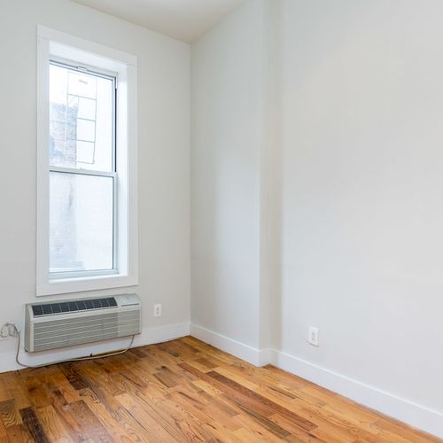 Foto del edificio - 175 Tompkins Ave