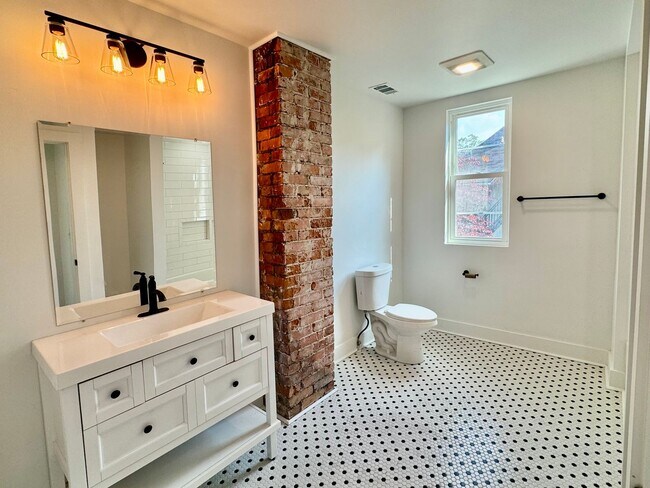 Building Photo - Completely Renovated 3 Bed, 2.5 Bath Home ...