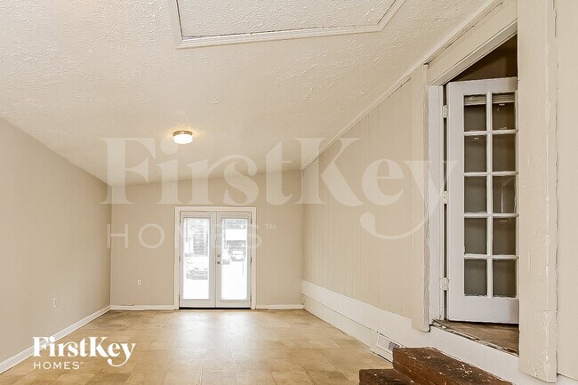 Building Photo - 9075 Gatewood Dr