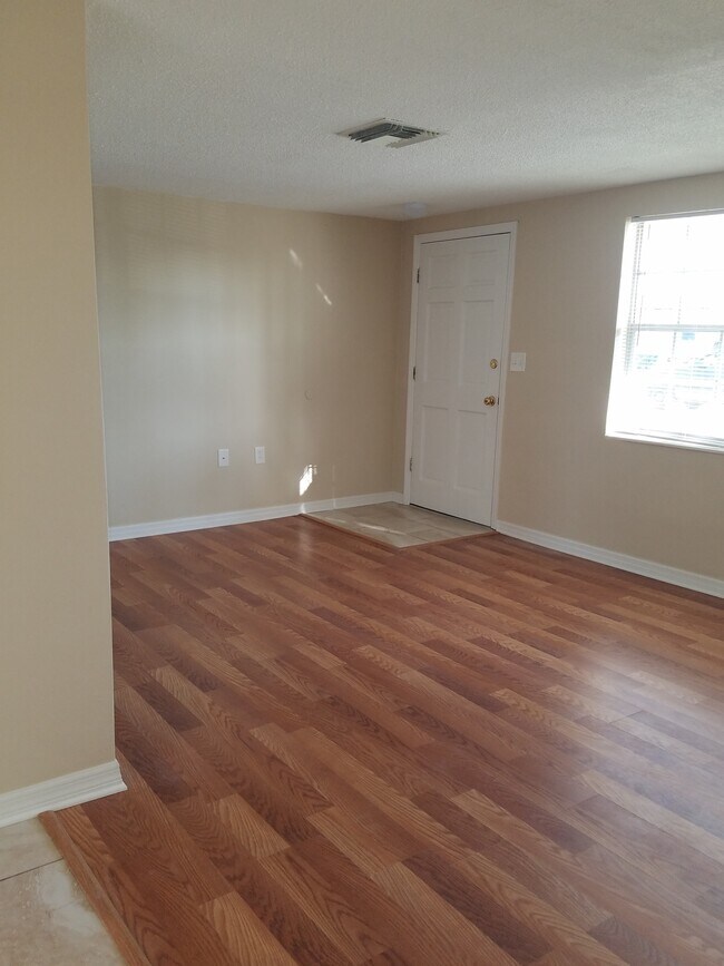 Foto del edificio - 3443 Elkridge Dr