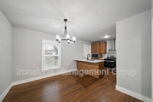 Building Photo - 1608 N Boston Pl