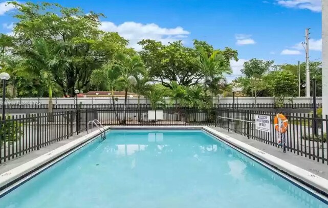 Foto principal - 13500 NE 3rd Ct