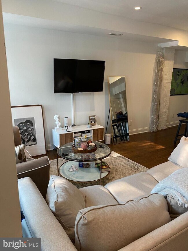 Foto del edificio - 1741 11th St NW