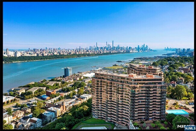 Foto del edificio - 100 Carlyle Dr