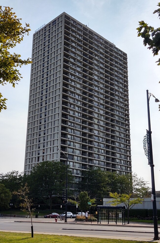 2. Building - 1960 N Lincoln Park W