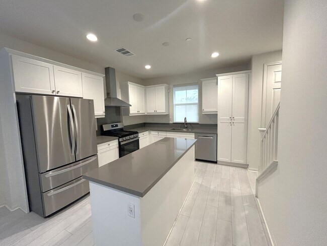 Foto del edificio - PADDOCK AVE CHINO 91708 (4 BED / 3 BATH)