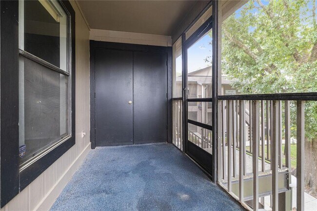 Building Photo - 14733 Norwood Oaks Dr