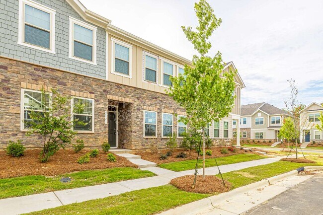 Building Photo - 317 Planters Trace Ln