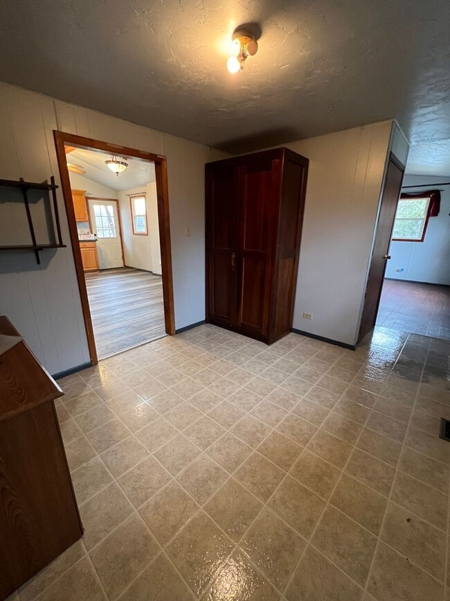 Building Photo - 2546 W Shoff