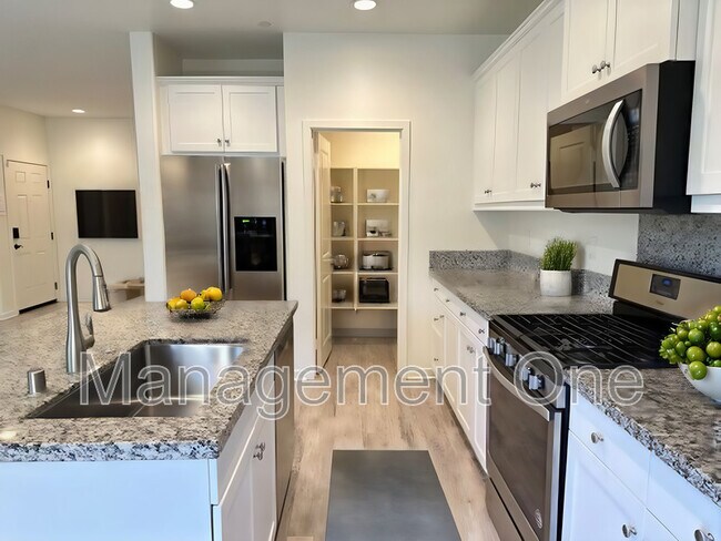 Foto del edificio - 27401 Red Rock Rd.