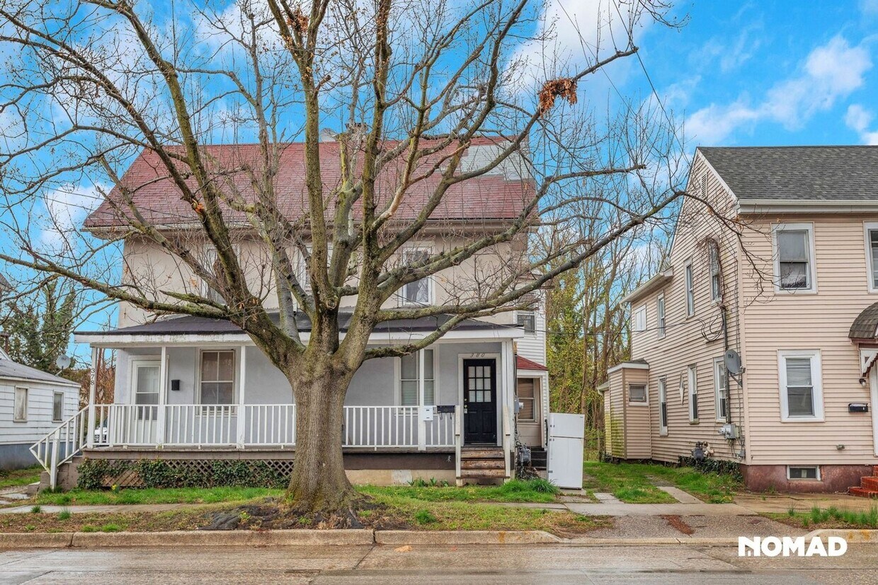 Foto principal - Charming 2BR Duplex in Salem