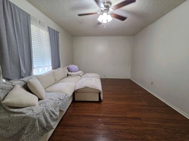 Building Photo - Spacious 2 Bedroom Duplex in Gilmer!